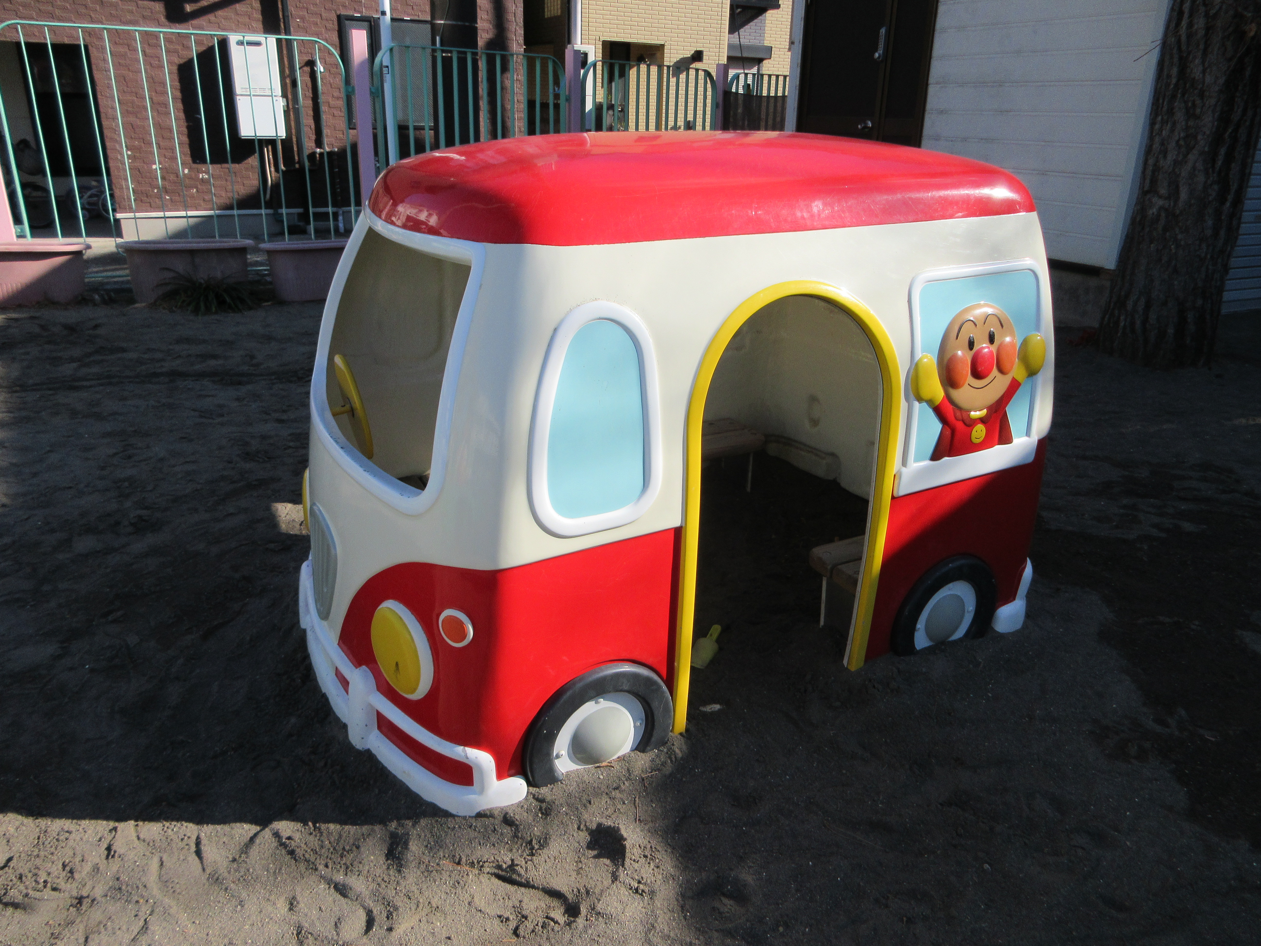 遊具★アンパンマンバス