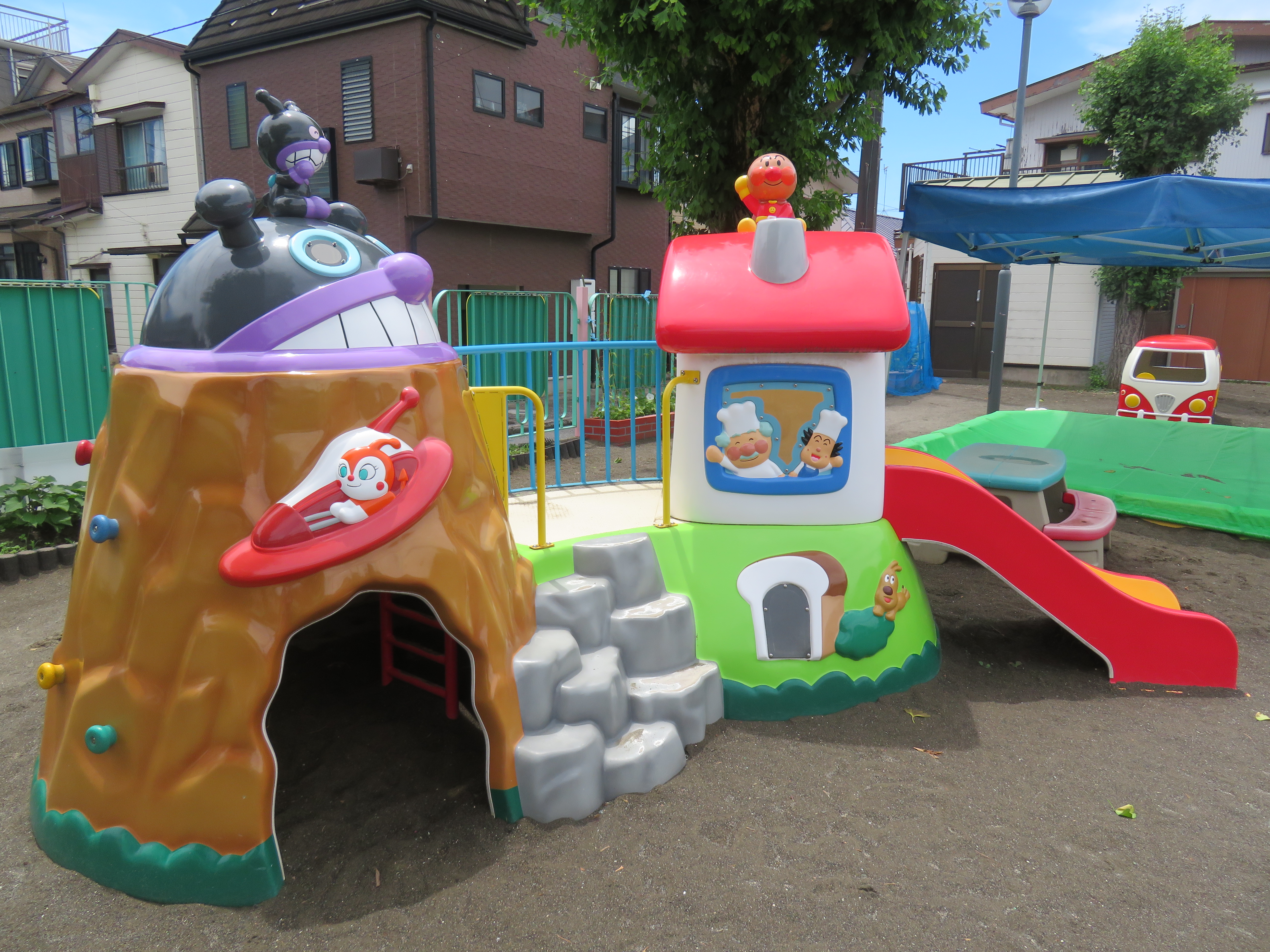 遊具★アンパンマン工場とバイキン城