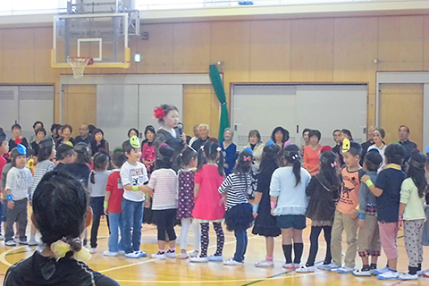 【年長児ダンス】地域交流・スポーツ振興を目的としてダンスに親しみダンスフェスティバルに参加します。