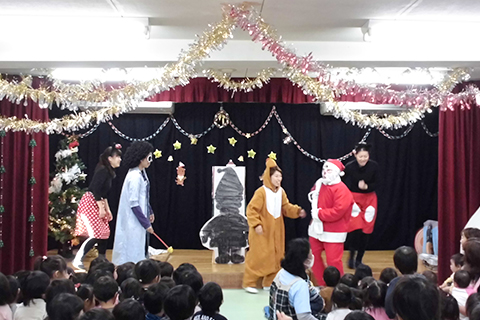 【クリスマス誕生会】サンタクロースの登場に大喜び!!